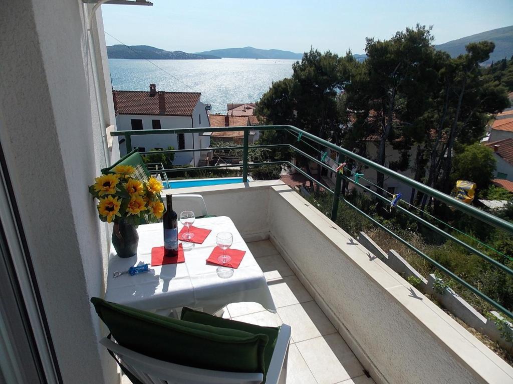 Apartments Villa Goja Трогір Екстер'єр фото